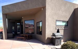 Cozy Red Rock Getaway with Outdoor Living & Pool - Ivins, Utah