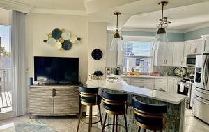 Rare 3 bed, 3 bath condo walkable to the Best Beach in Naples! - Naples, Florida