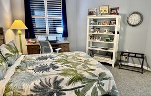 Rare 3 bed, 3 bath condo walkable to the Best Beach in Naples! - Naples, Florida