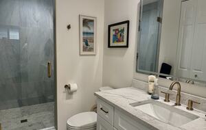Rare 3 bed, 3 bath condo walkable to the Best Beach in Naples! - Naples, Florida
