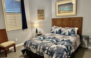 Rare 3 bed, 3 bath condo walkable to the Best Beach in Naples! - Naples, Florida
