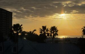 Rare 3 bed, 3 bath condo walkable to the Best Beach in Naples! - Naples, Florida