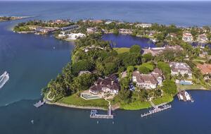 Rare 3 bed, 3 bath condo walkable to the Best Beach in Naples! - Naples, Florida