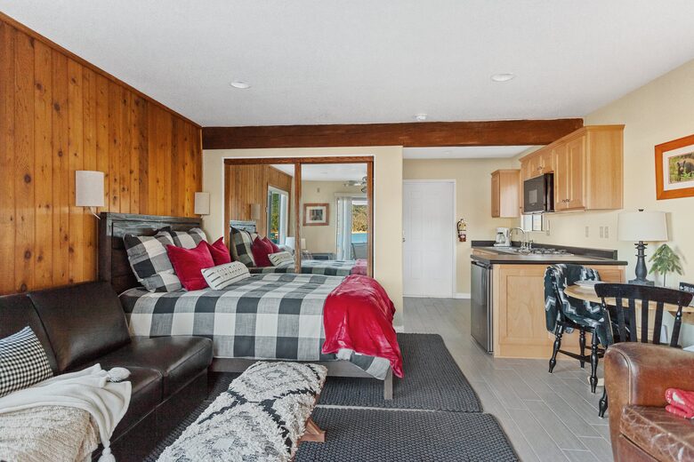 Alpine Lakefront Townhome with Studio Suite - Big Bear Lake, California