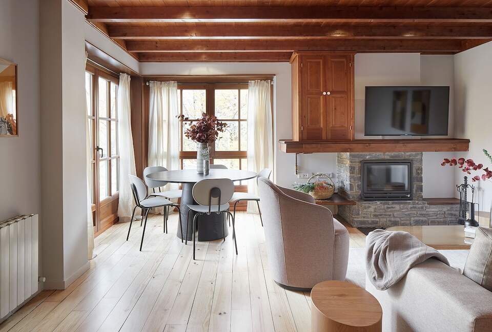 Val de Ruda Alpine Retreat – Ski-in/Ski-out Elegance - Baqueira, Spain