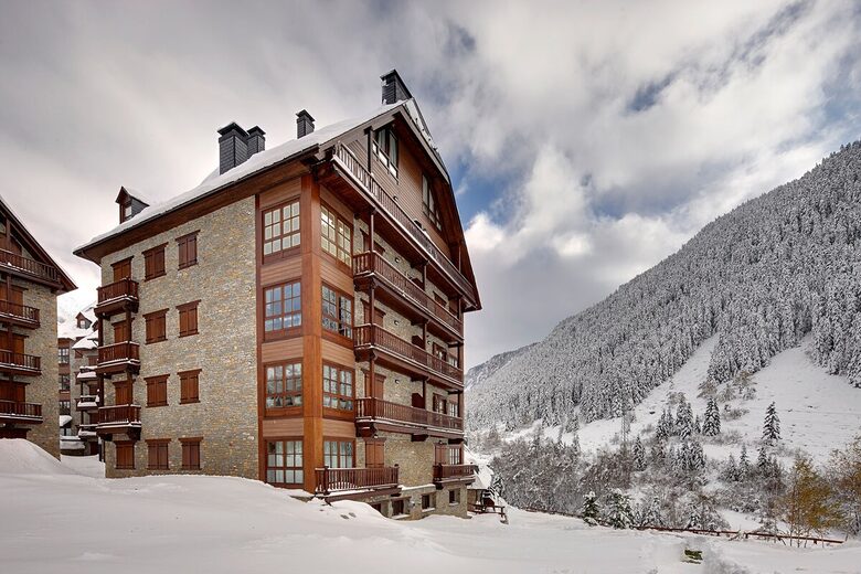 Val de Ruda Alpine Retreat – Elegância com acesso direto às pistas – Baqueira, Espanha