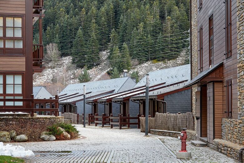 Val de Ruda Alpine Retreat – Elegância com acesso direto às pistas – Baqueira, Espanha