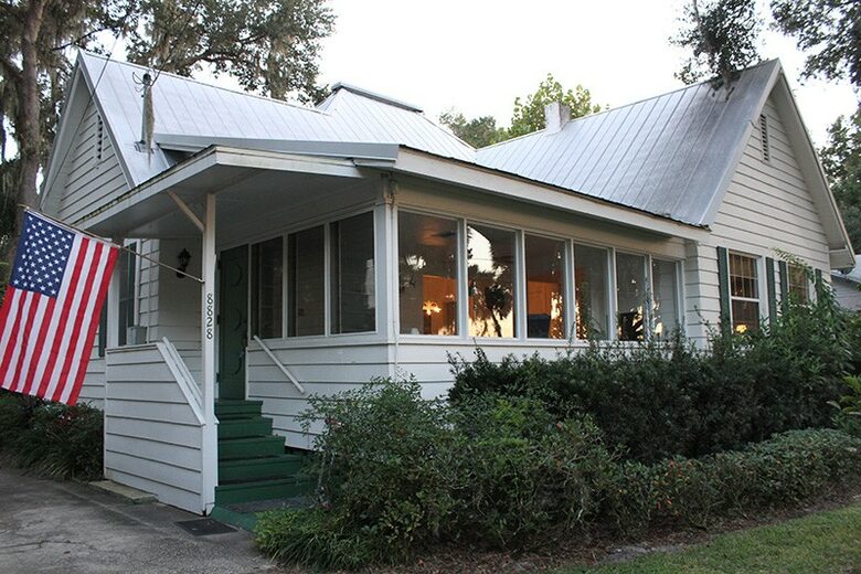 1920s Lake Cottage with Resort Amenities - Yalaha, Florida