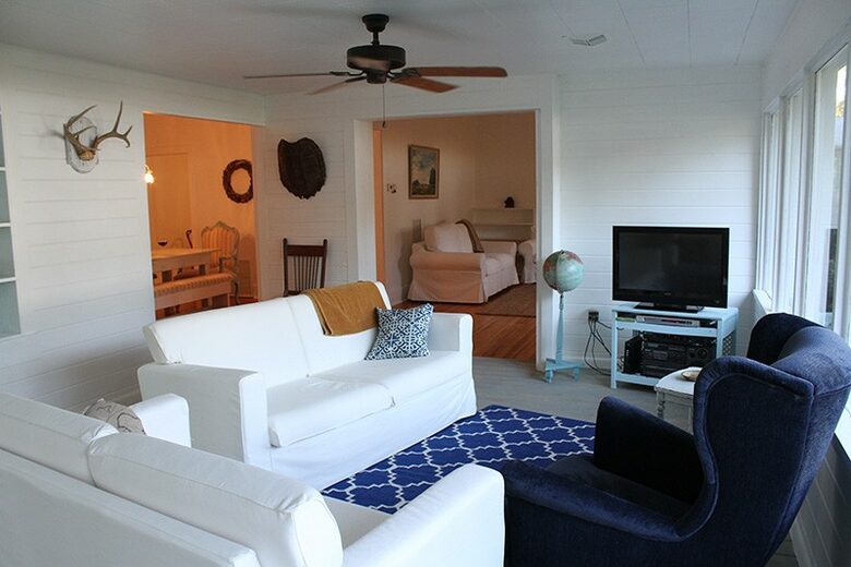 1920s Lake Cottage with Resort Amenities - Yalaha, Florida