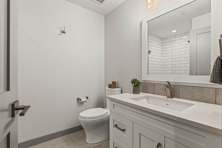 Secondary bathroom.