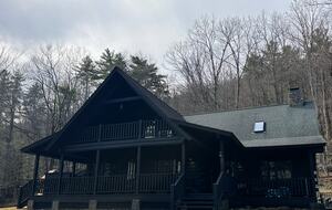 Private Catskills Log Retreat Near Woodstock - Bearsville, New York