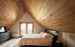 Private Catskills Log Retreat Near Woodstock - Bearsville, New York