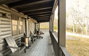 Private Catskills Log Retreat Near Woodstock - Bearsville, New York