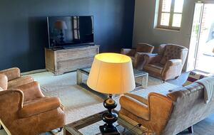 18th Century Inspired Getaway Adjoining a Castle Estate - Saint-Germain-du-Bois, France