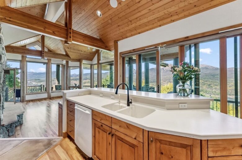 Silverthorne Mountain Retreat with Panoramic Views - Silverthorne, Colorado
