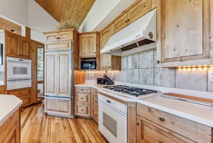 Silverthorne Mountain Retreat with Panoramic Views - Silverthorne, Colorado