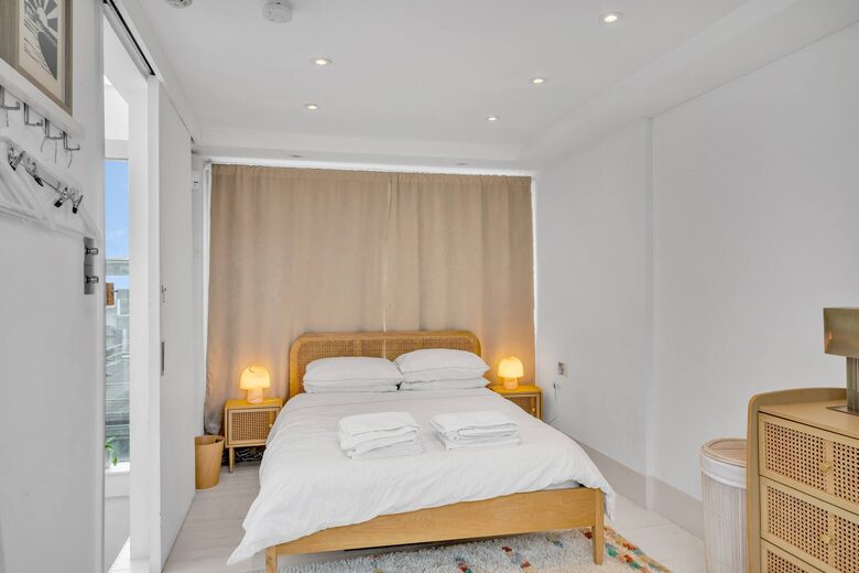 Refined Urban Living Near St. Pancras - London, United Kingdom