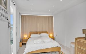 Refined Urban Living Near St. Pancras - London, United Kingdom