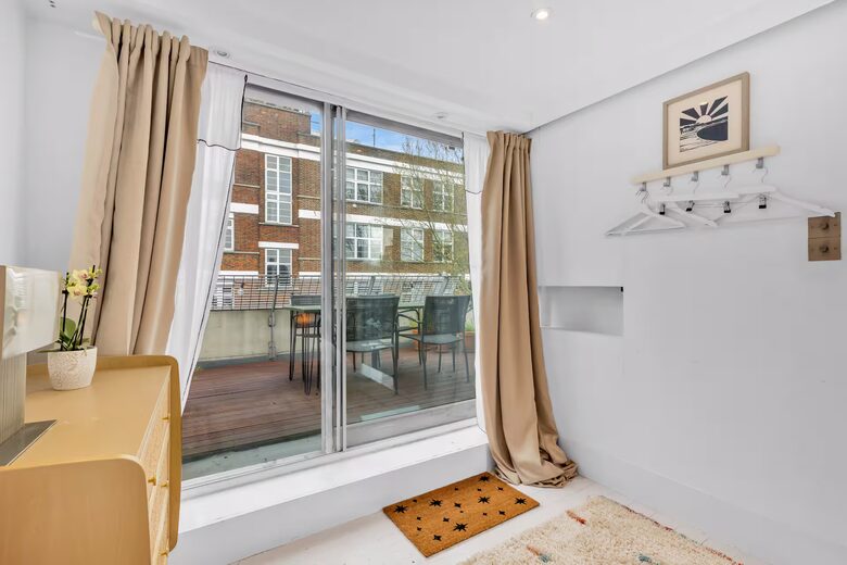 Refined Urban Living Near St. Pancras - London, United Kingdom