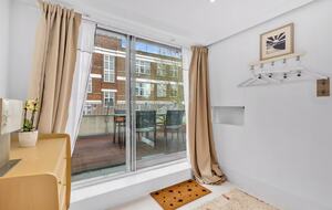 Refined Urban Living Near St. Pancras - London, United Kingdom