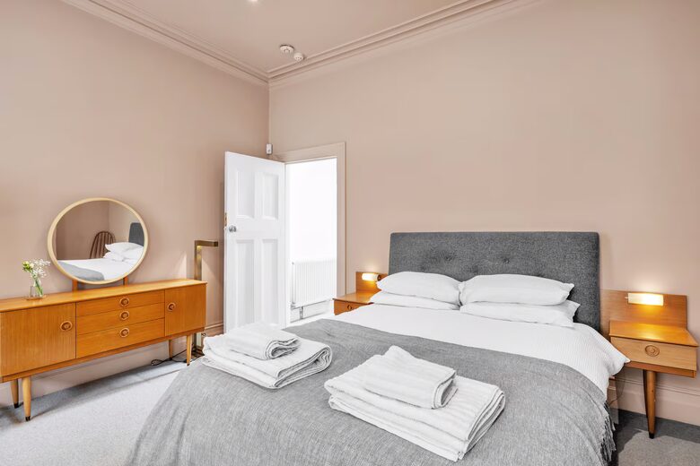 Refined Urban Living Near St. Pancras - London, United Kingdom