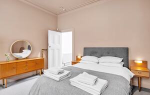 Refined Urban Living Near St. Pancras - London, United Kingdom