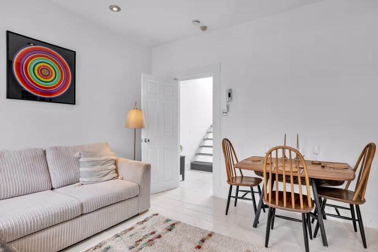Refined Urban Living Near St. Pancras - London, United Kingdom