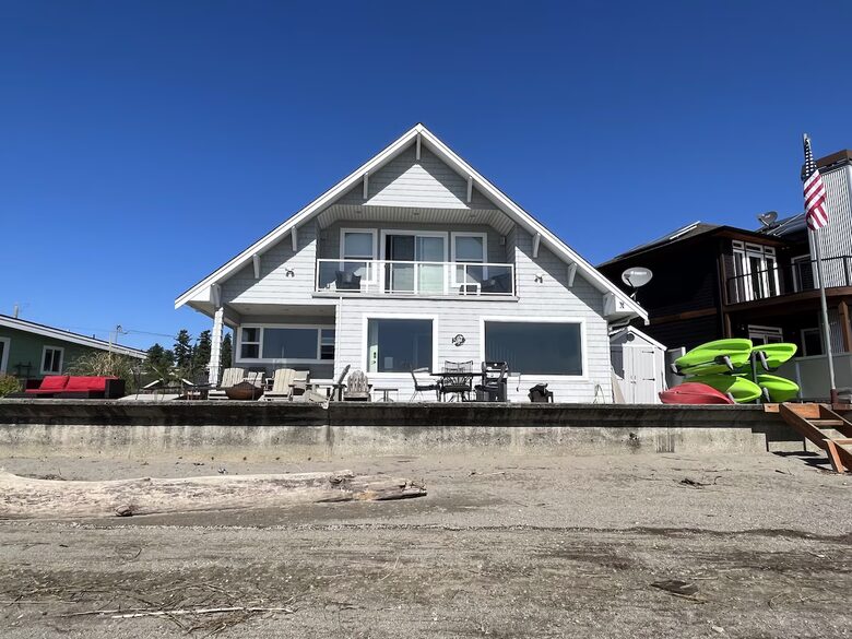 Beachfront Escape with Panoramic Views of Puget Sound & the Cascades - Tulalip, Washington