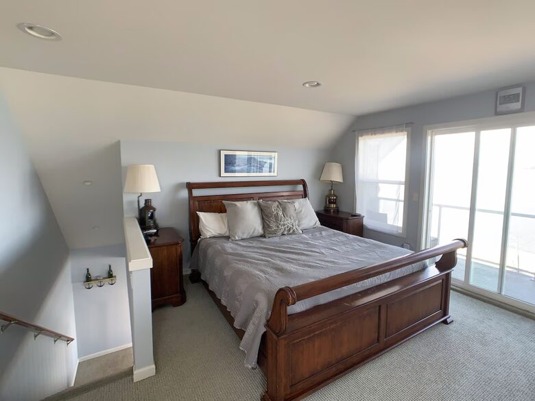 Beachfront Escape with Panoramic Views of Puget Sound & the Cascades - Tulalip, Washington
