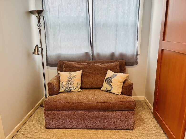 Beachfront Escape with Panoramic Views of Puget Sound & the Cascades - Tulalip, Washington