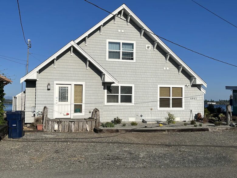 Beachfront Escape with Panoramic Views of Puget Sound & the Cascades - Tulalip, Washington