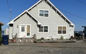 Beachfront Escape with Panoramic Views of Puget Sound & the Cascades - Tulalip, Washington