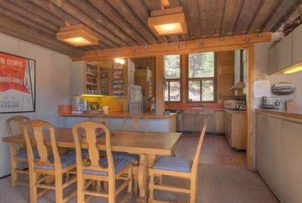 Historic Palisades Tahoe Retreat Near the Slopes - Olympic Valley, California