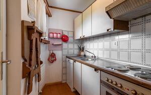 Elegant Ground-Floor Apartment with Shared Spa Access - Madulain, Switzerland