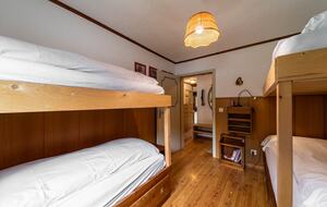 Elegant Ground-Floor Apartment with Shared Spa Access - Madulain, Switzerland
