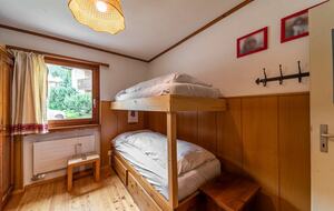 Elegant Ground-Floor Apartment with Shared Spa Access - Madulain, Switzerland