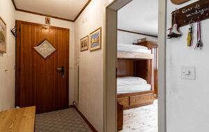Elegant Ground-Floor Apartment with Shared Spa Access - Madulain, Switzerland