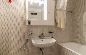 Elegant Ground-Floor Apartment with Shared Spa Access - Madulain, Switzerland