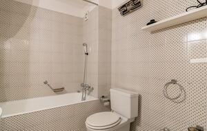 Elegant Ground-Floor Apartment with Shared Spa Access - Madulain, Switzerland