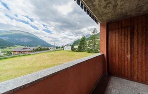 Elegant Ground-Floor Apartment with Shared Spa Access - Madulain, Switzerland