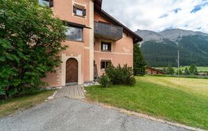 Elegant Ground-Floor Apartment with Shared Spa Access - Madulain, Switzerland