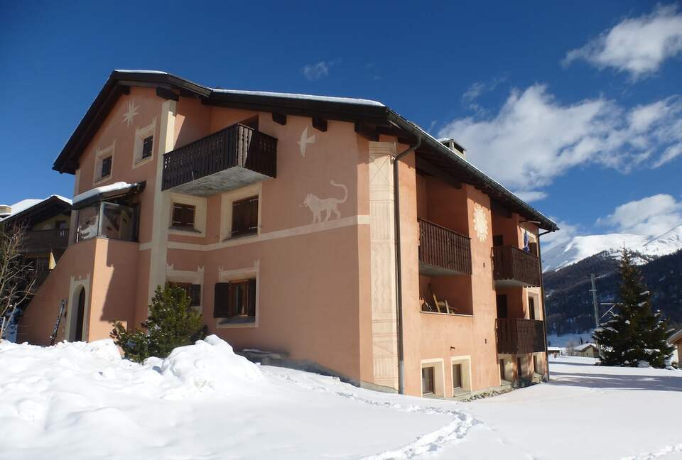 Elegant Ground-Floor Apartment with Shared Spa Access - Madulain, Switzerland
