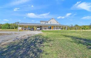 Sherman Country Retreat with Expansive Living - Sherman, Texas