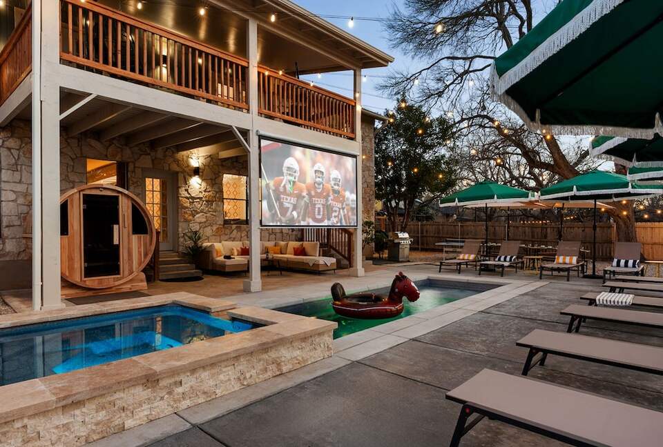 Contemporary Texas Retreat with Resort Backyard - Round Rock, Texas