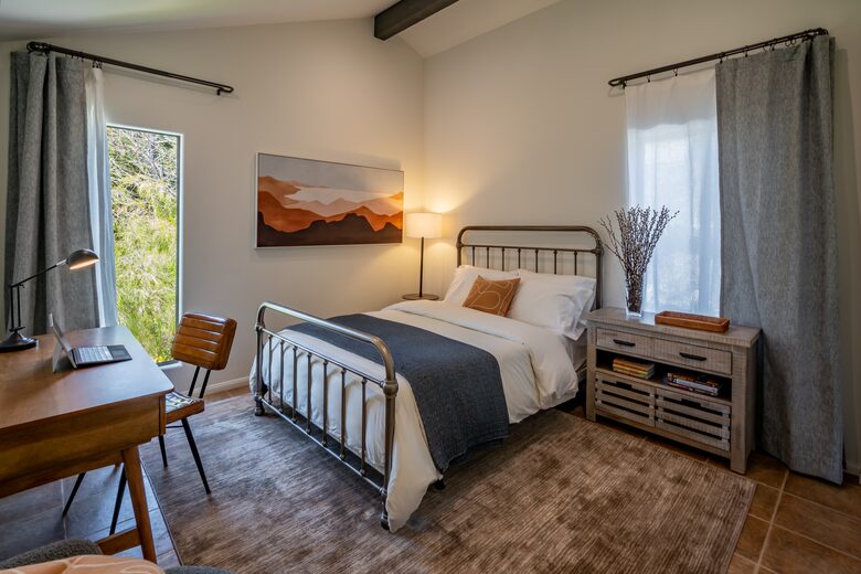 Guest bedroom