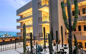Luxury Oceanfront Retreat with Resort Amenities - Los Cerritos, Mexico