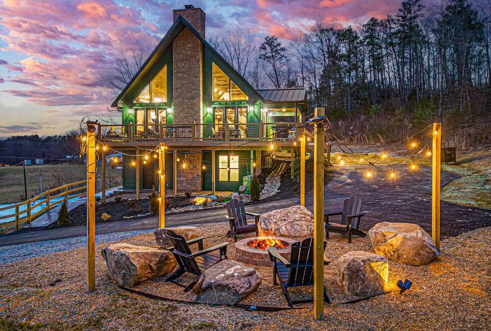Luxury Cabin Near Pigeon Forge with Indoor Pool, Sports Court & Theater - Sevierville, Tennessee
