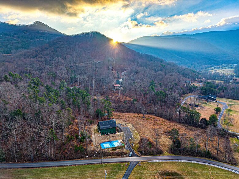 Luxury Cabin Near Pigeon Forge with Indoor Pool, Sports Court & Theater - Sevierville, Tennessee