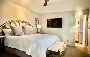 Waterfront Luxury on Lake LBJ | Dock, Outdoor Kitchen & Sunset Views - Horseshoe Bay, Texas
