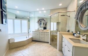 Waterfront Luxury on Lake LBJ | Dock, Outdoor Kitchen & Sunset Views - Horseshoe Bay, Texas